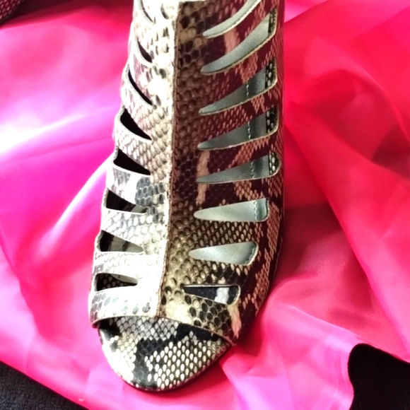 Tahari snakeskin open toe heel - Picture 5 of 6